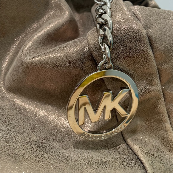 Michael Kors, champagne purse with silver accents - Picture 9 of 10